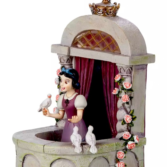Snow White musical ornament. Press the button on the base. - Picture 4 of 4
